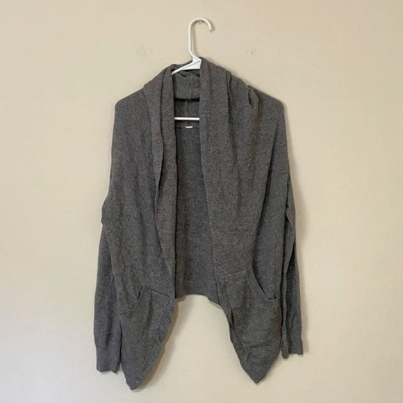 Lululemon Cabin Yogi Wrap Cardigan in Heathered Medium Grey / Slate Size Small - Picture 5 of 6